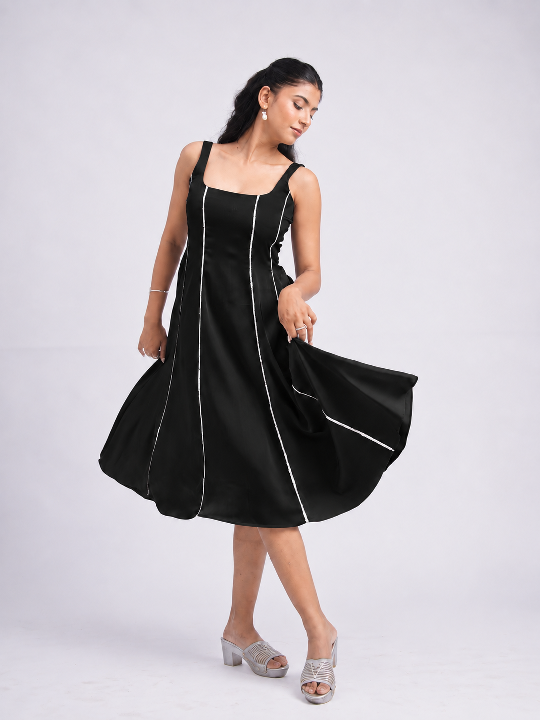 Solae Blair Midi Dress in Black