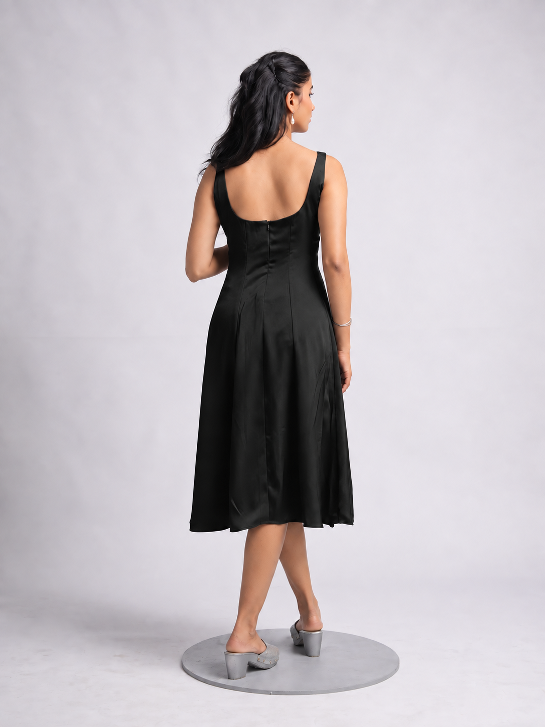 Solae Blair Midi Dress in Black