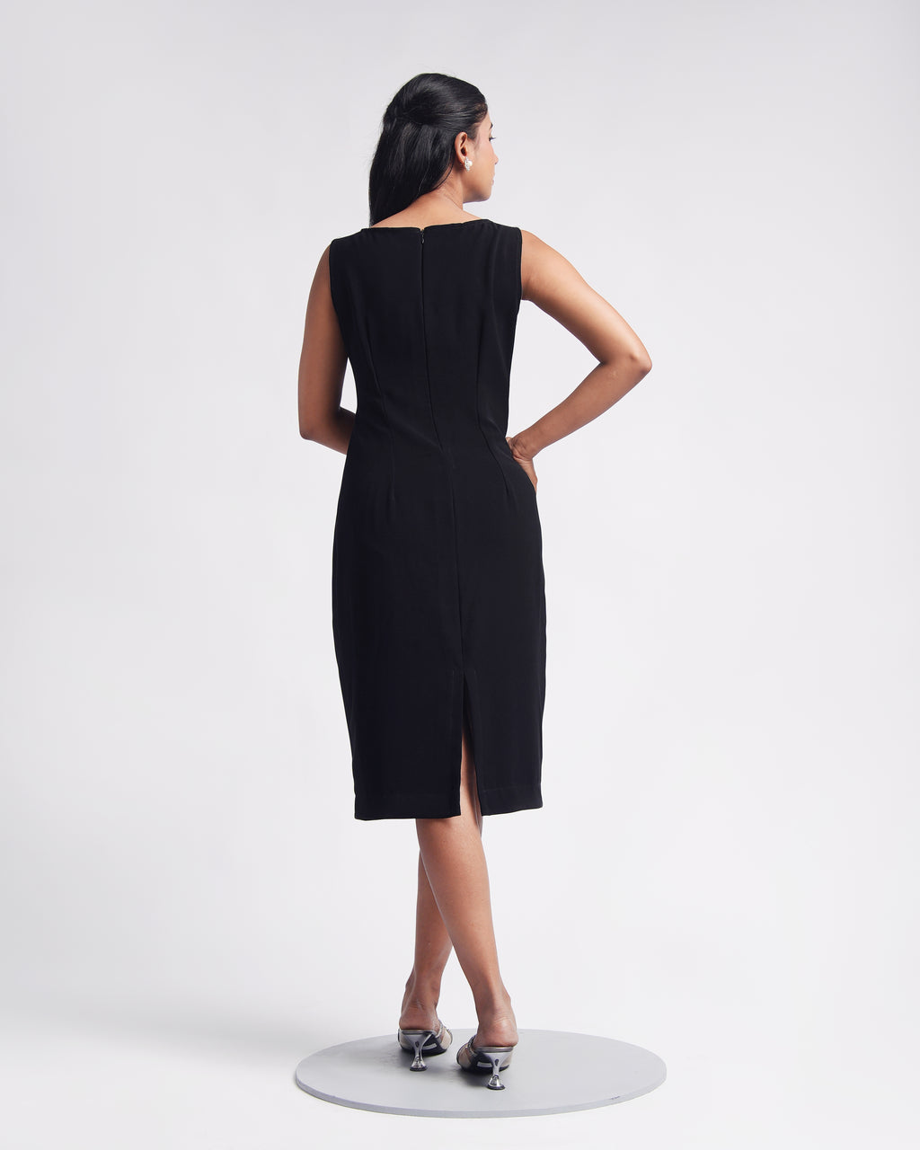 Solae Iris Midi Dress in Black