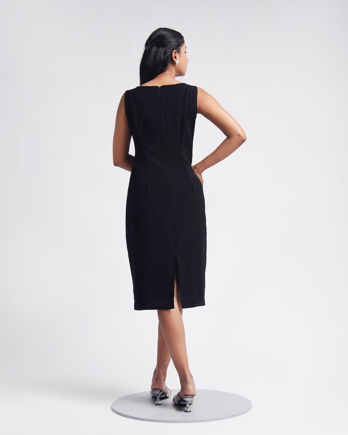 Solae Iris Midi Dress in Black