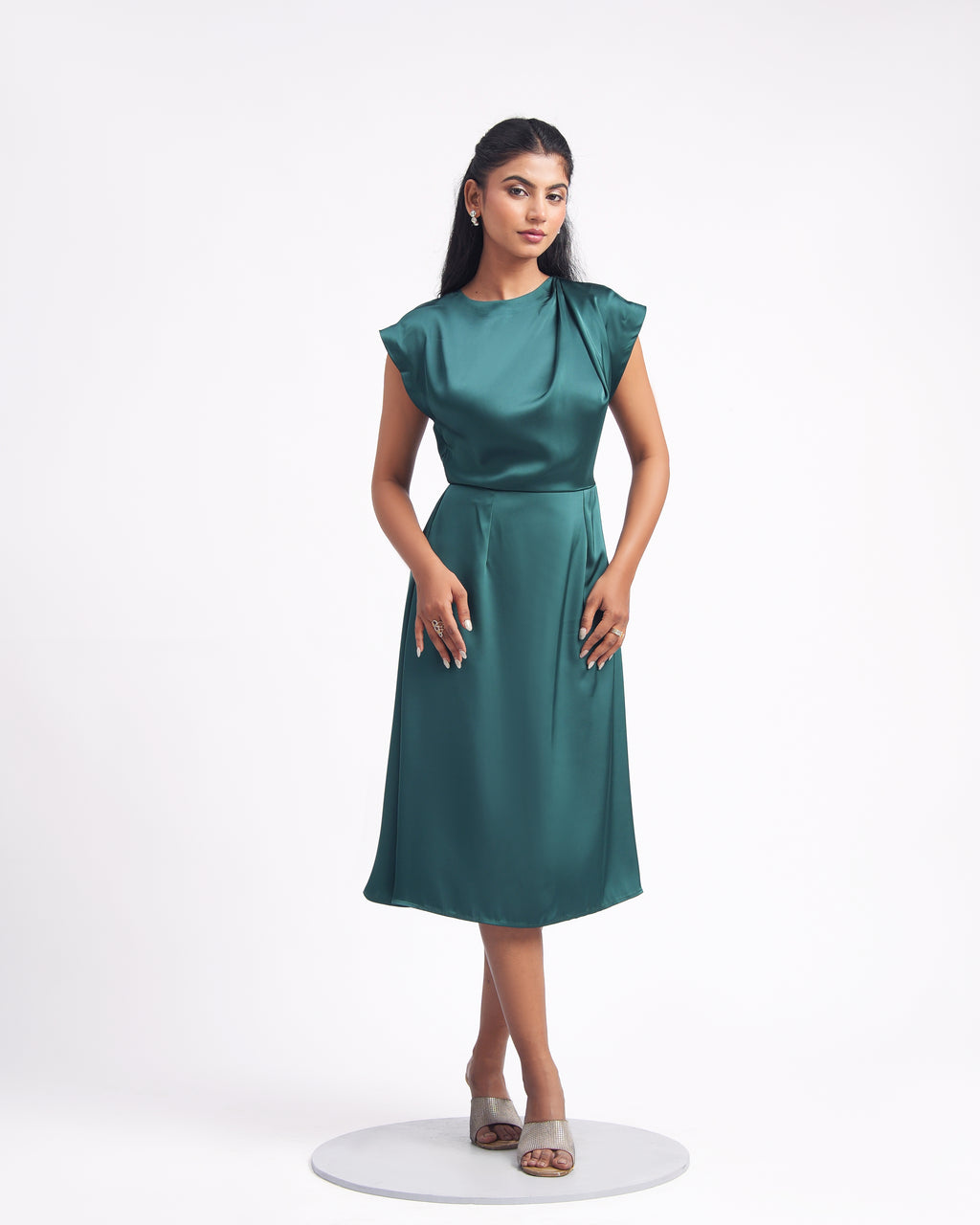 Solae Ripple Midi Dress in Emerald Green