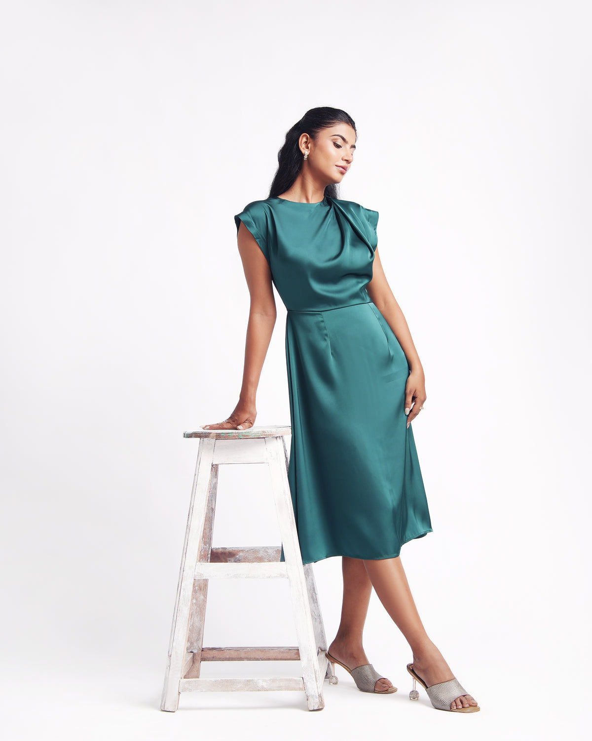 Solae Ripple Midi Dress in Emerald Green